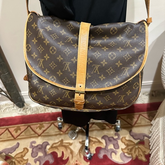 LOUIS VUITTON Saumur 35 Shoulder bag - Picture 1 of 13